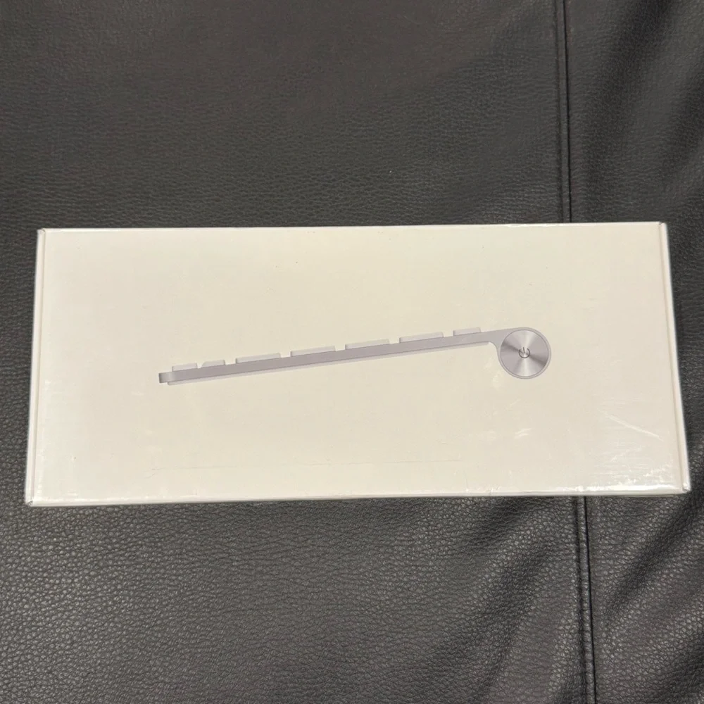 Apple Wireless Keyboard - MC184LL/B (SEALED)